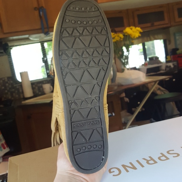 Minnetonka Tan Boots - Picture 2 of 4